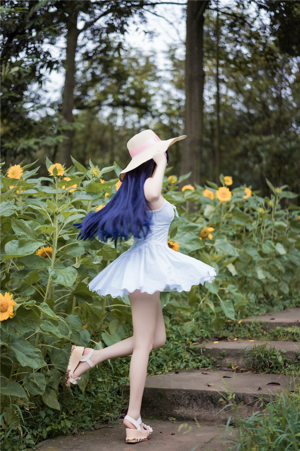 夜幕狂欢纪:知名导演与地下势力私会,黑料全程追踪撕裂内幕,夜幕电影讲的是什么